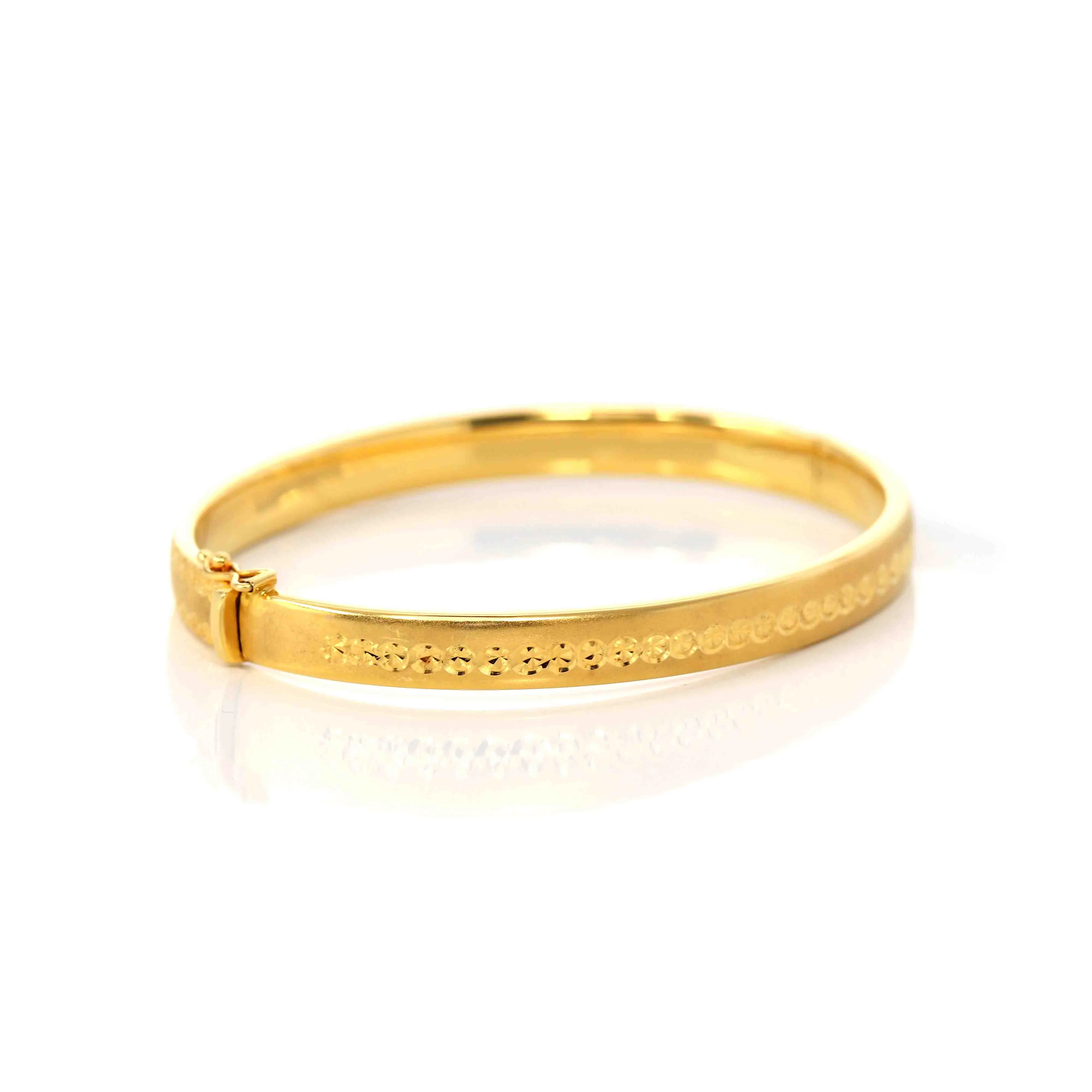 18k Yellow Gold Oval Wide Bangle Bracelet (7 in)