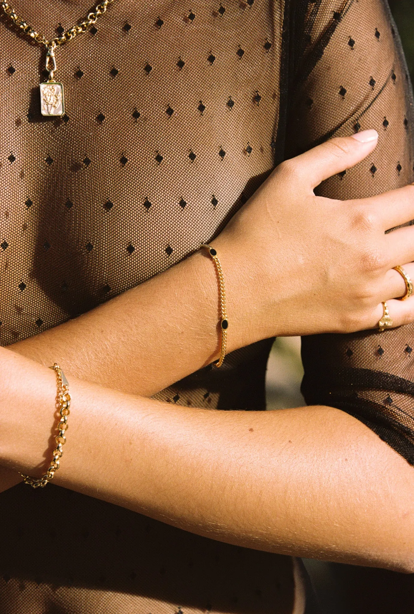 Black dotted chunky chain bracelet gold plated 