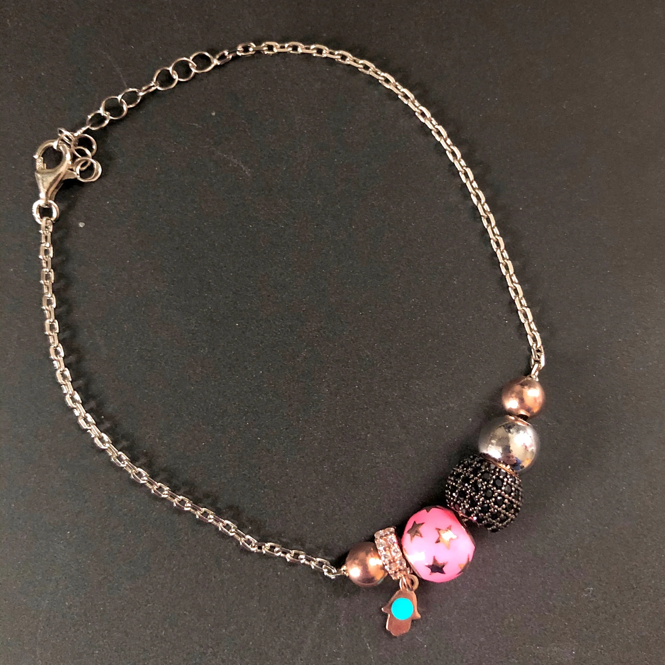 Charm bracelet with thin chain