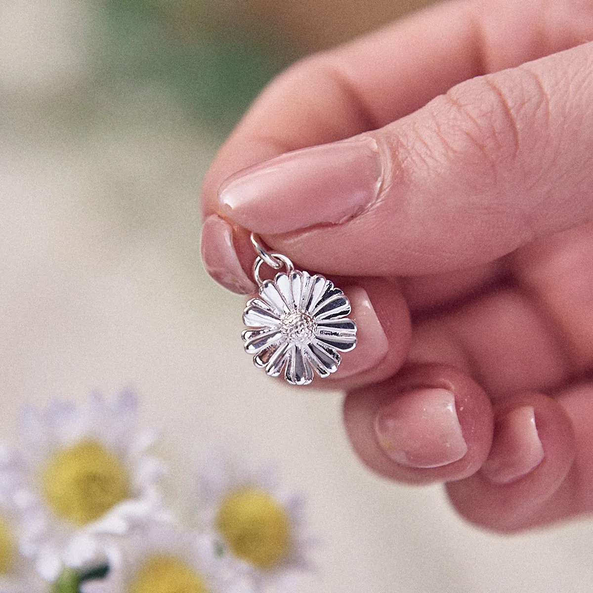 Daisy Flower Silver Charm