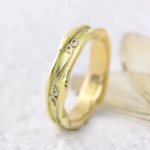 Raw unique textured ring band in 18ct fairtrade gold - 5 mm wide band - beetles textured rings