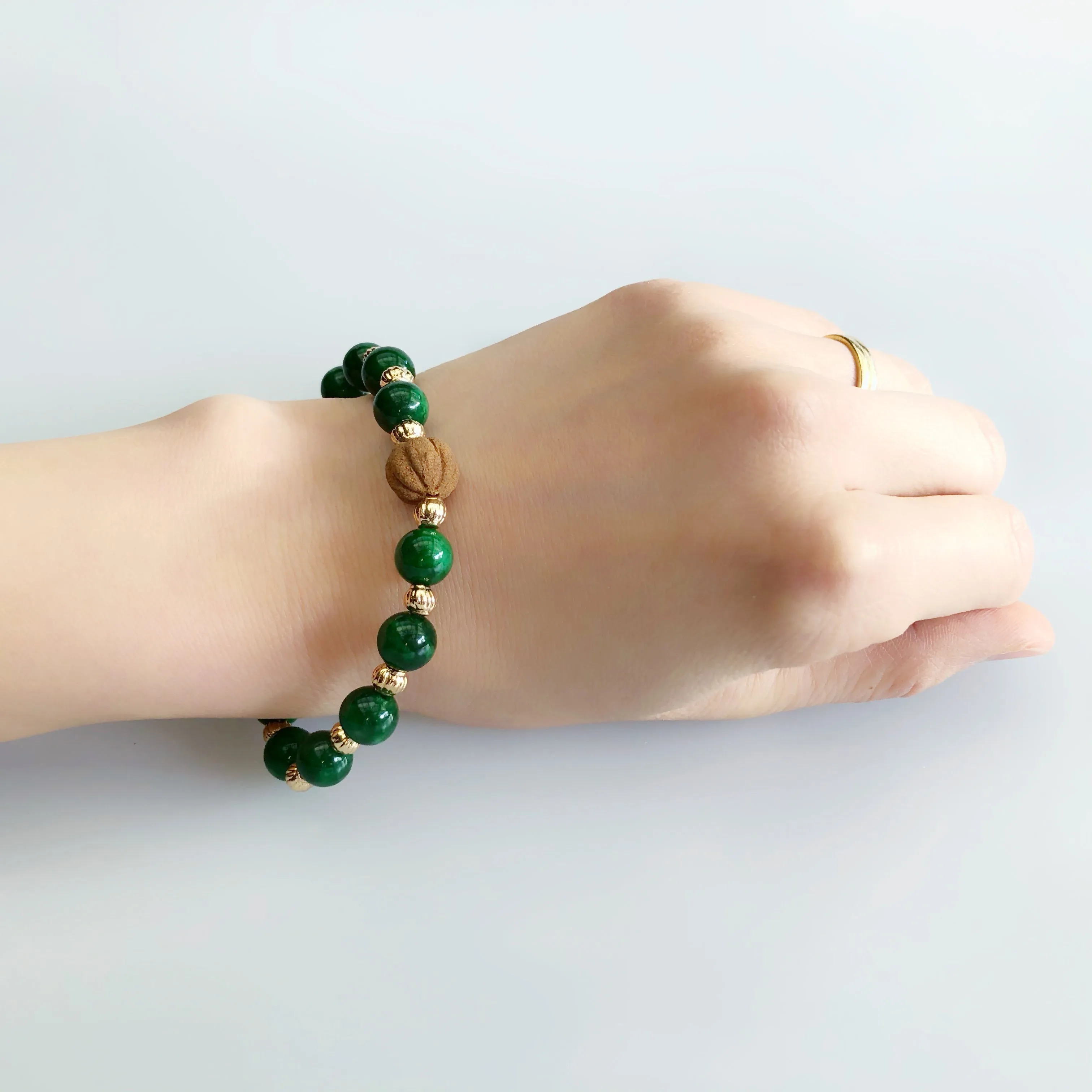 Vintage Style 8mm Jadeite Herbal Bracelet